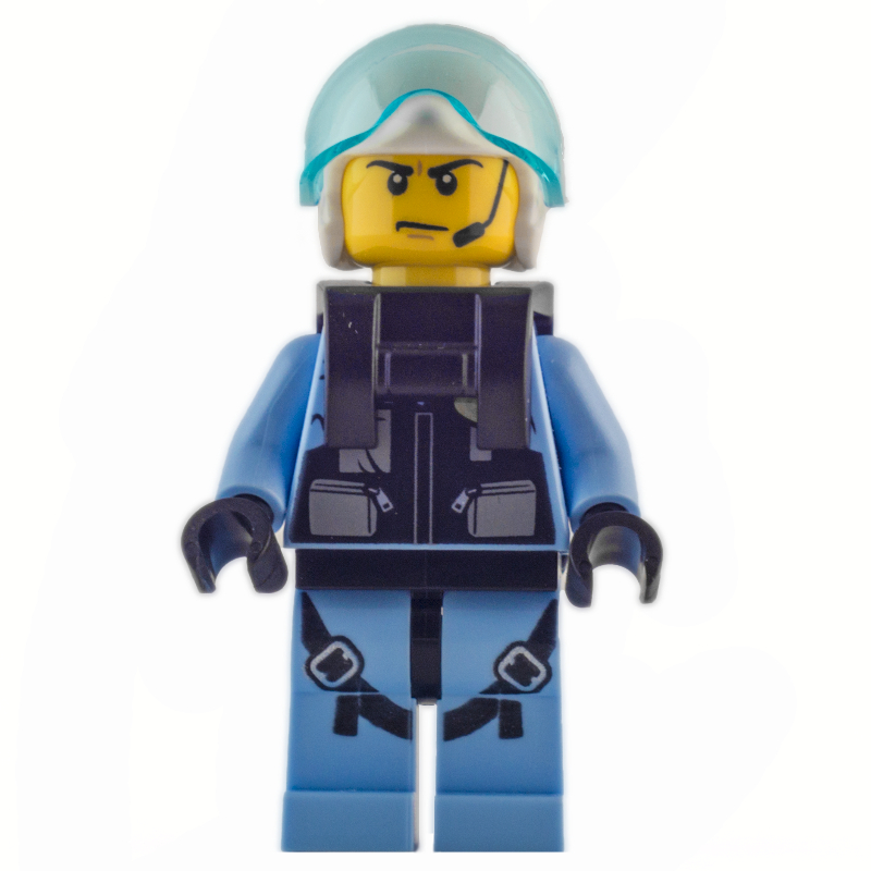 Policier, gilet noir avec badge et poches sur chemise bleu clair vif, casque blanc avec visière, support de cou, micro-casque (Policeman, Black Vest with Badge and Pouches over Bright Light Blue Shirt, White Helmet with Visor, Neck Bracket, Headset)