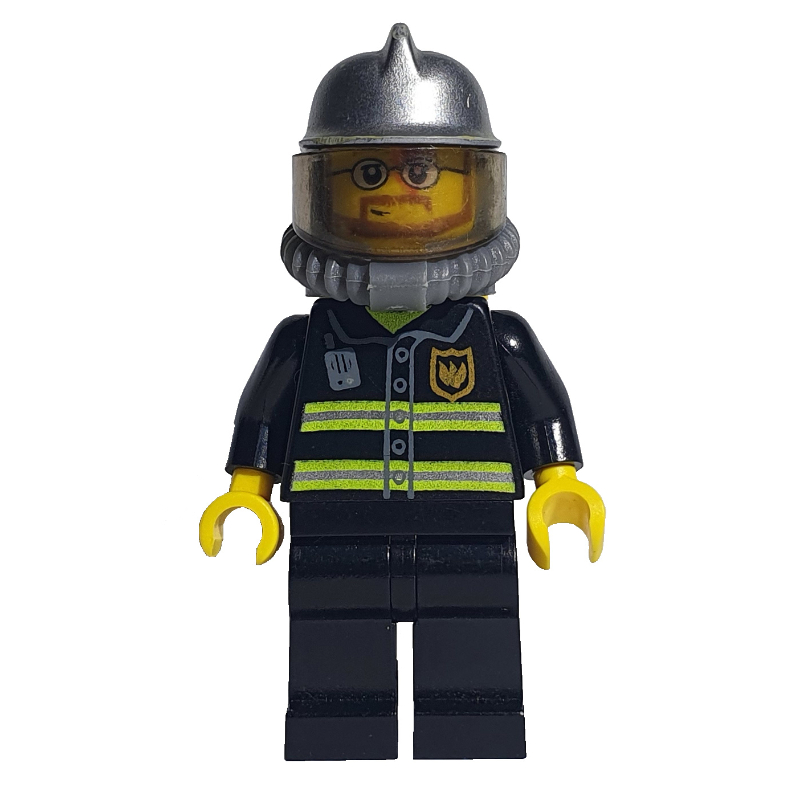Pompier, veste de feu noir avec bandes réfléchissantes, radio et badge, casque argenté, appareil respiratoire, bouteilles d’air, barbe et lunettes (Fireman, Black Fire Jacket with Reflective Stripes, Radio, and Badge, Silver Helmet, Breathing Apparatus, Airtanks, Beard and Glasses)