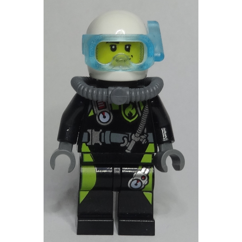 Plongeur, homme, combinaison de plongée noire et vert citron, casque blanc et masque, barbe naissante (Diver, Man, Black and Lime Wetsuit, White Helmet and Mask, Stubble)
