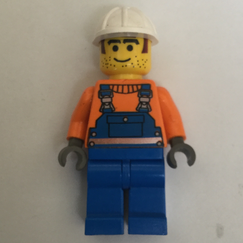 Ouvrier de chantier, salopette bleue sur pull orange, casque de chantier blanc, cheveux et barbe naissante avec motif imprimé (Construction Worker, Blue Overalls over Orange Sweater, White Hard Hat, Printed Hair and Stubble)