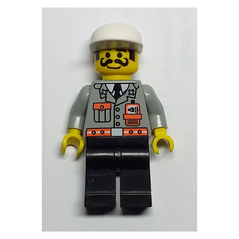 Pompier, veste gris clair avec radio et poche, casquette blanche, moustache (Fireman, Light Gray Jacket with Radio and Pocket, White Cap, Moustache)