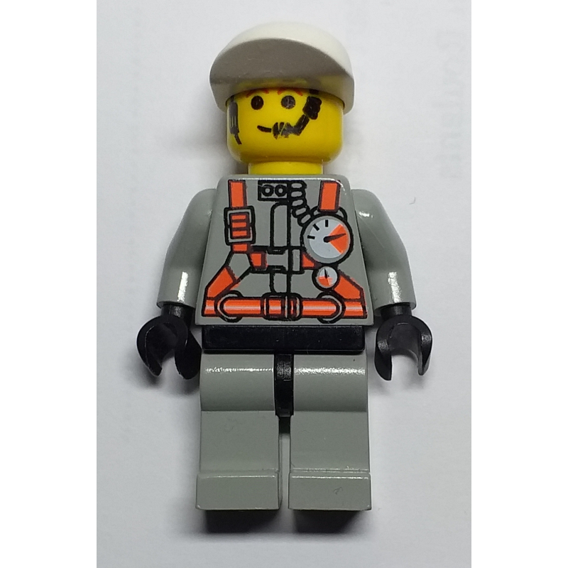 Pompier, costume de feu gris clair avec jauges et sangles, casquette blanche, micro-casque (Fireman, Light Gray Fire Suit with Gauges and Straps, White Cap, Headset)