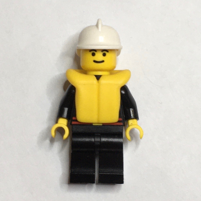 Pompier, veste de feu noir avec ceinture rouge et badge, casque blanc, gilet de sauvetage jaune (Fireman, Black Fire Jacket with Red Belt and Badge, White Helmet, Yellow Life Vest)