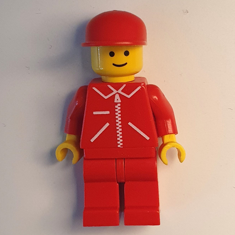 Homme, veste rouge avec fermeture éclair et poches, casquette rouge (Man, Red Jacket with Zipper and Pockets, Red Cap)
