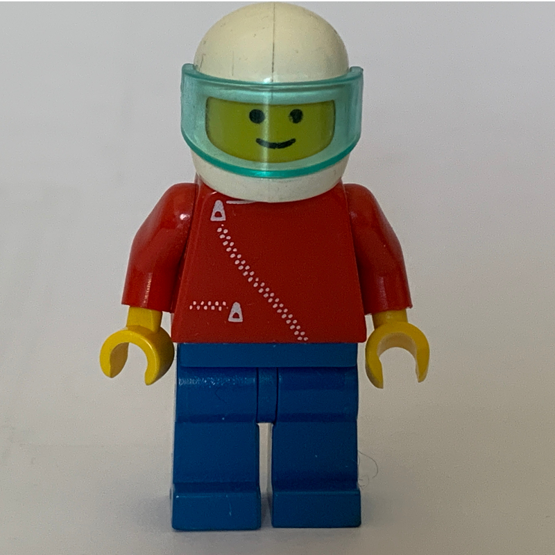 Homme, veste rouge avec fermeture à glissière, jambes bleues, casque blanc avec visière (Man, Red Jacket with Zipper, Blue Legs, White Helmet with Visor)