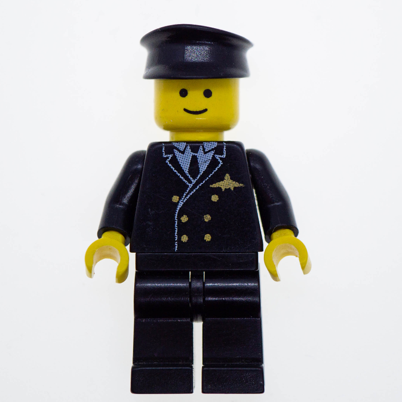 Pilote, costume noir avec cravate et badge avion, chapeau noir (3626a tête) (Pilot, Black Suit with Tie and Airplane Badge, Black Hat (3626a Head))