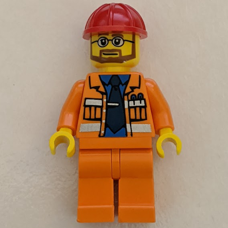 Ouvrier de chantier, veste ouverte orange sur chemise bleue avec cravate, casque de chantier rouge, barbe et lunettes (Construction Worker, Open Orange Jacket over Blue Shirt with Tie, Red Hard Hat, Beard and Glasses)