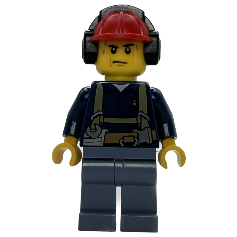 Ouvrier de chantier, chemise bleu foncé avec harnais, casque de chantier rouge avec protections auditives, gouttes de sueur (Construction Worker, Dark Blue Shirt with Harness, Red Hard Hat with Ear Defenders, Sweat Drops)