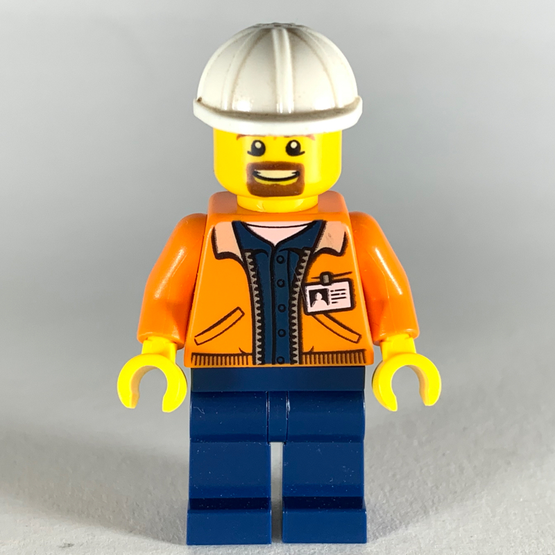Mineur, veste orange ouverte avec badge id, casque de chantier blanc, bouc (Miner, Open Orange Jacket with ID Badge, White Hard Hat, Goatee Beard)