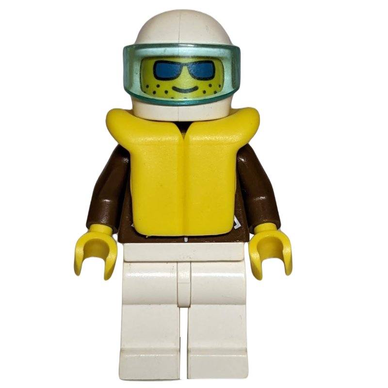 Pilote de course, cricer marron avec fermeture éclair, jambes blanches, casque blanc avec visière, gilet de sauvetage jaune, lunettes de soleil bleues (Racer, Brown Jacker with Zipper, White Legs, White Helmet with Visor, Yellow Life Vest, Blue Sunglasses)