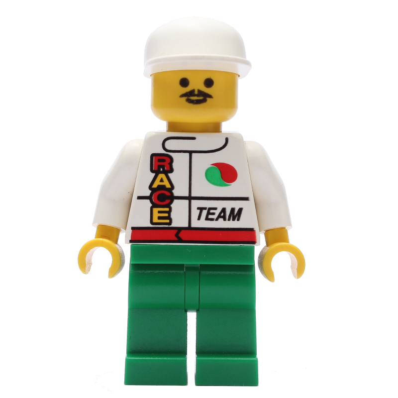 Pilote de course, veste blanche avec logo Octan et inscription 'RACE' et inscription 'TEAM', jambes vertes, casquette blanche, moustache (Racer, White Jacket with Octan Logo and 'RACE' and 'TEAM', Green Legs, White Cap, Moustache)