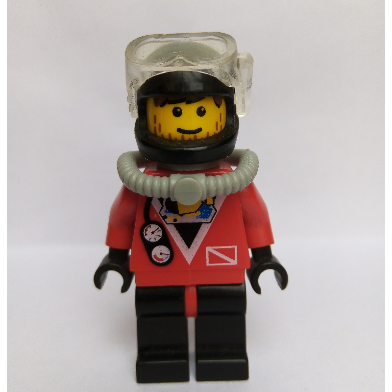 Plongeur, homme, combinaison rouge, casque noir avec masque, bouteille d’air, barbe naissante (Diver, Man, Red Wetsuit, Black Helmet with Mask, Airtank, Stubble)