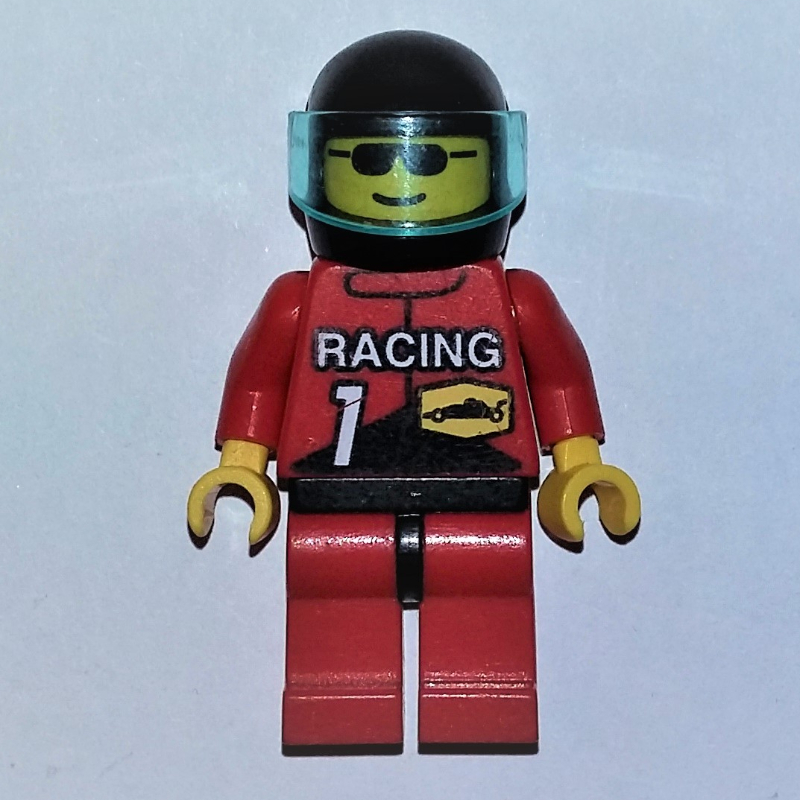 Pilote de course, veste rouge avec inscription 'RACING' et inscription '1', casque noir avec visière, lunettes de soleil (Racer, Red Jacket with 'RACING' and '1', Black Helmet with Visor, Sunglasses)