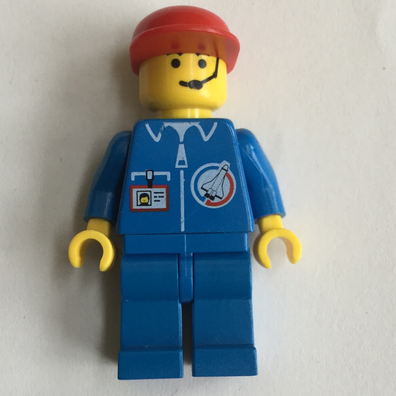 Équipage au sol de commande de lancement, combinaison bleue, casquette rouge, casque (Launch Command Ground Crew, Blue Jumpsuit, Red Cap, Headset)