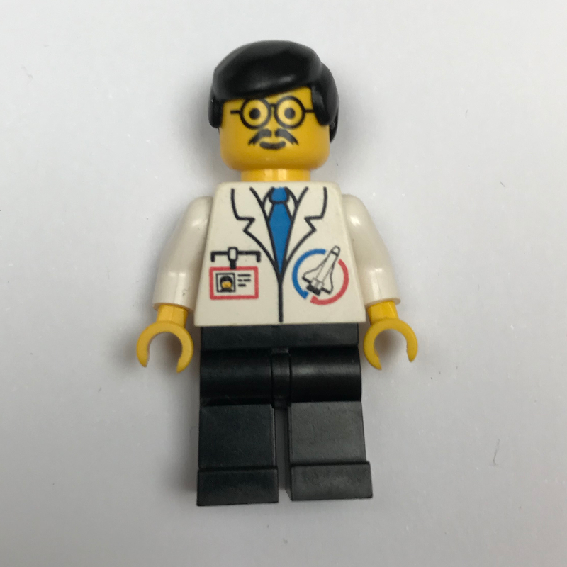 Équipage au sol de commande de lancement, veste blanche, cheveux noirs, moustache et lunettes (Launch Command Ground Crew, White Jacket, Black Hair, Moustache and Glasses)