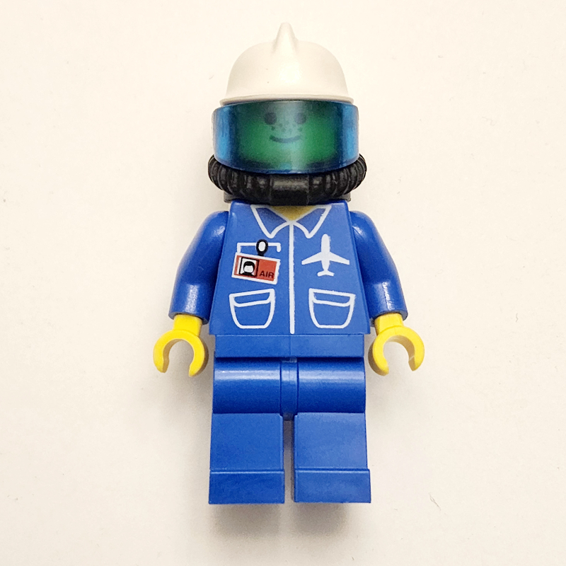 Agent au sol, combinaison bleue avec badge avion et id, casque blanc, appareil respiratoire avec visière, bouteilles d’air (Ground Crew, Blue Jumpsuit with Plane and ID Badge, White Helmet, Breathing Apparatus with Visor, Airtanks)