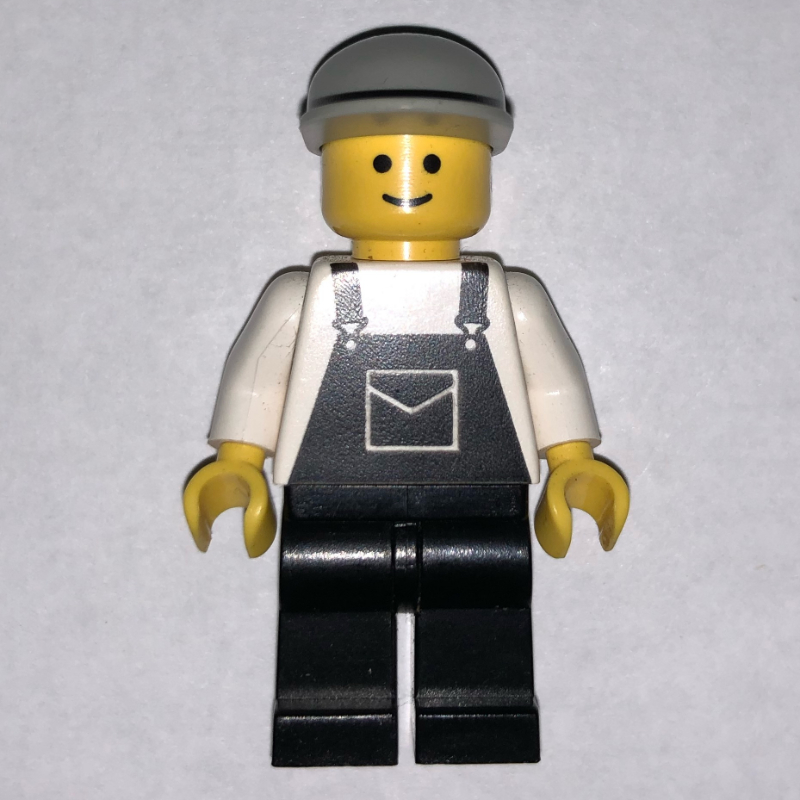 Homme, salopette noire, casquette gris clair (Man, Black Overalls, Light Gray Cap)