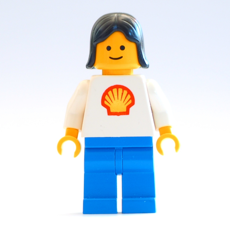 Femme, torse blanc avec logo Shell, jambes bleues, cheveux noirs (Woman, White Torso with Shell Logo, Blue Legs, Black Hair)