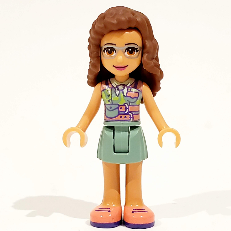 Olivia — haut rose foncé, jupe vert sable, cheveux brun rougeâtre (Olivia - Dark Pink Top, Sand Green Skirt, Reddish Brown Hair)