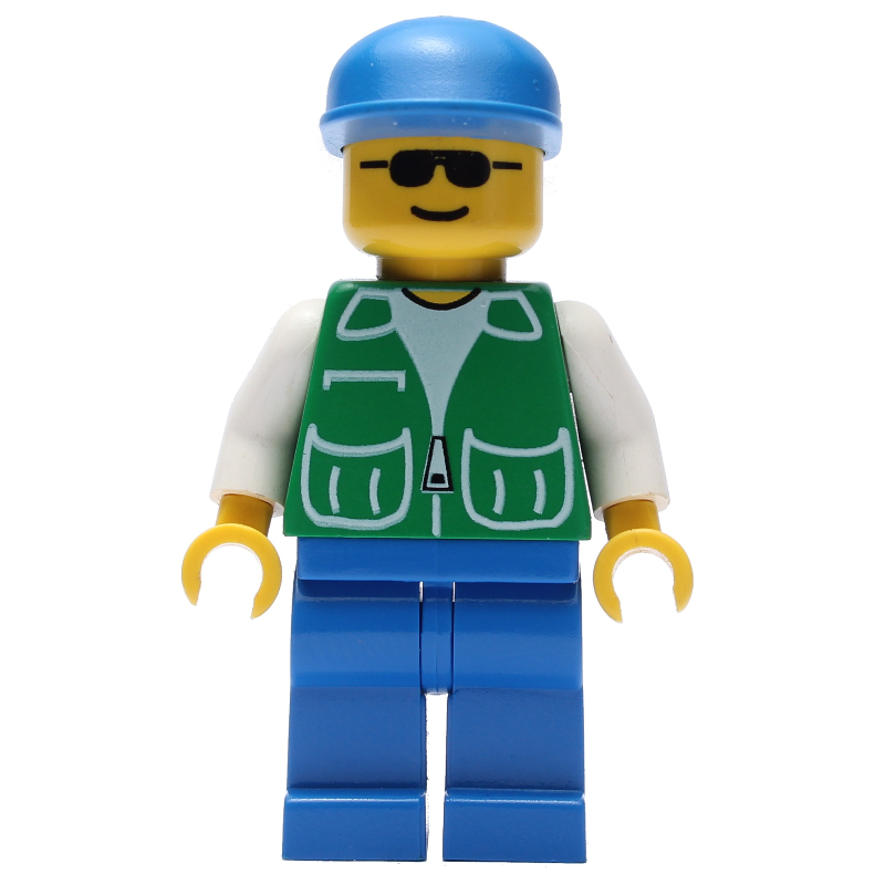 Homme, veste verte, jambes bleues, casquette bleue, lunettes de soleil (Man, Green Jacket, Blue Legs, Blue Cap, Sunglasses)