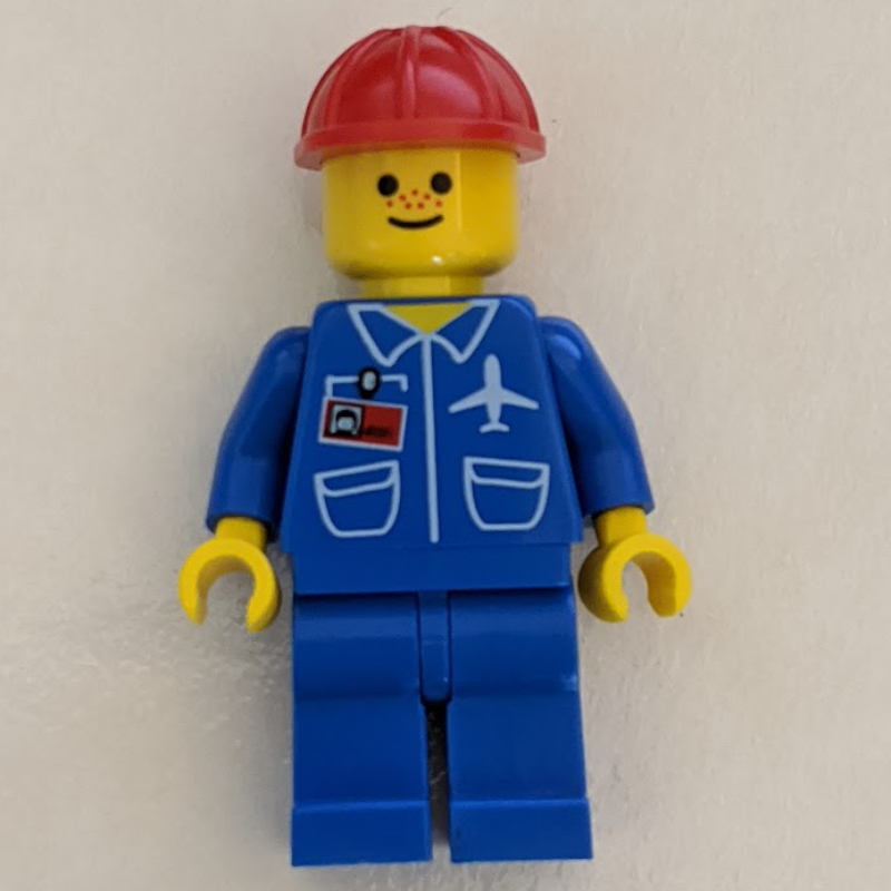 Agent au sol, combinaison bleue avec avion et badge d'identité, casque de chantier rouge (Ground Crew, Blue Jumpsuit with Plane and ID Badge, Red Hard Hat)