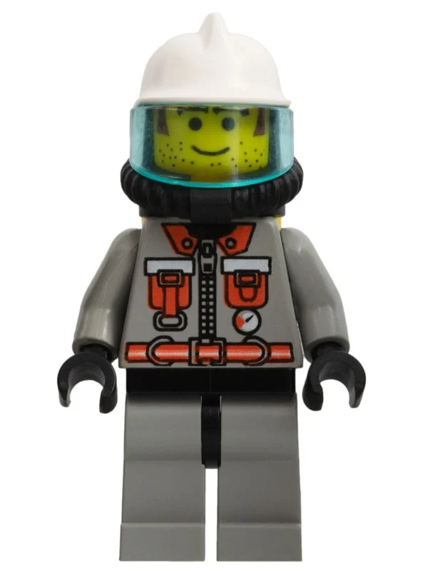 Fred - pompier, costume de feu gris clair avec fermeture à glissière, jauge et ceinture, casque blanc avec visière, appareil respiratoire, bouteilles d’air (Fred - Fireman, Light Gray Fire Suit with Zipper, Gauge, and Belt, White Helmet with Visor, Breathing Apparatus, Airtanks)