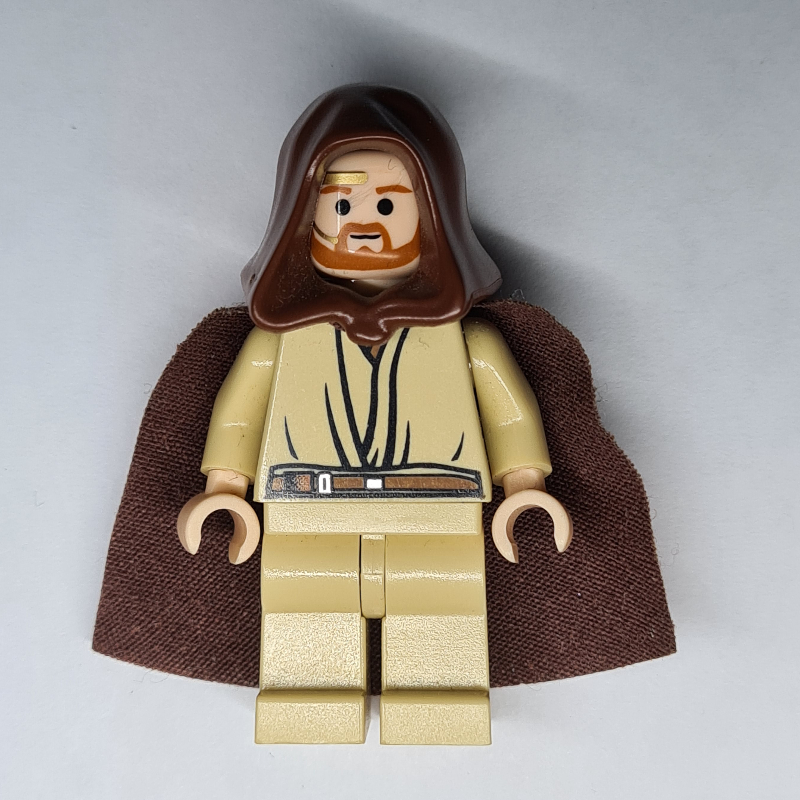 Obi-Wan Kenobi, jambes beiges, micro-casque, capuche brun rougeâtre et cape (Obi-Wan Kenobi, Tan Legs, Headset, Reddish Brown Hood and Cape)