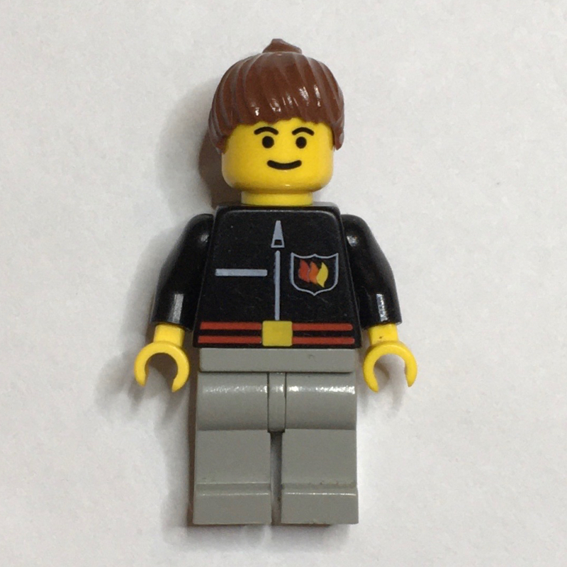 Pompière, veste de feu noir avec ceinture rouge et badge, cheveux bruns (Firewoman, Black Fire Jacket with Red Belt and Badge, Brown Hair)