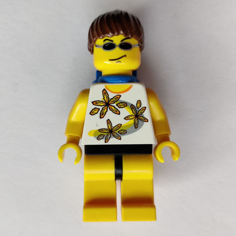 Femme, débardeur blanc avec des fleurs, jambes jaunes, cheveux bruns, bouteilles d’air, lunettes de soleil (Woman, White Tank Top with Flowers, Yellow Legs, Brown Hair, Airtanks, Sunglasses)