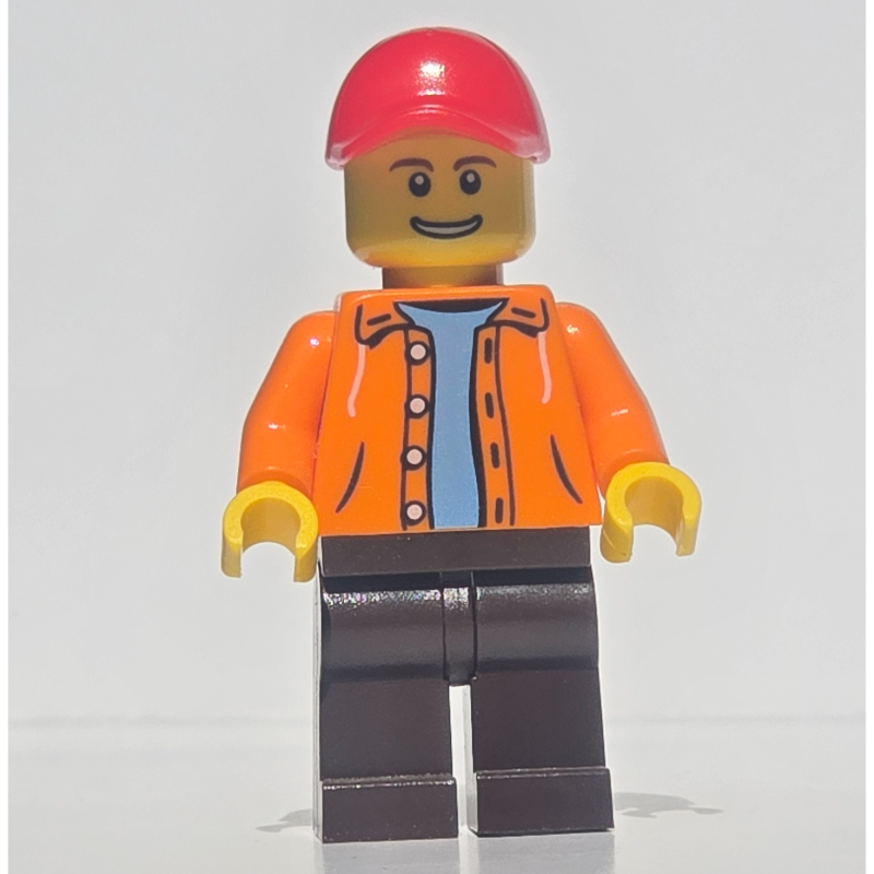 Torse orange, jambes brun foncé, casquette rouge (Orange Torso, Dark Brown Legs, Red Cap)