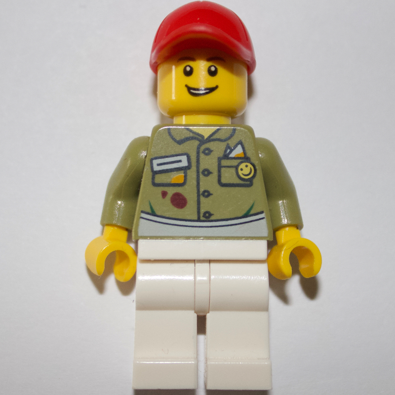 Torse vert olive, jambes blanches, casquette rouge (Olive Green Torso, White Legs, Red Cap)