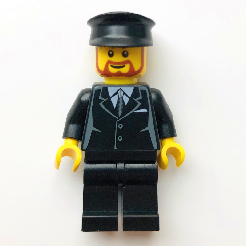 Homme, costume noir et cravate, chapeau noir, barbe (Man, Black Suit and Tie, Black Hat, Beard)