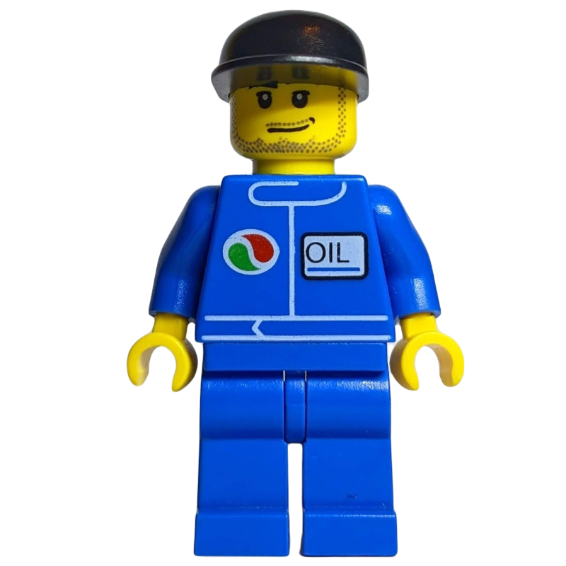 Homme, combinaison bleue avec logo Octan, casquette noire, barbe naissante (Man, Blue Jumpsuit with Octan Logo, Black Cap, Stubble)