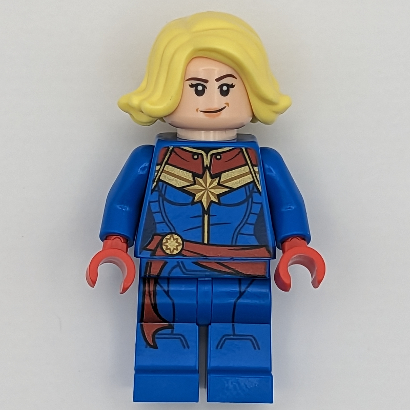 Capitaine Marvel, cheveux jaune clair lumineux (Captain Marvel, Bright Light Yellow Hair)
