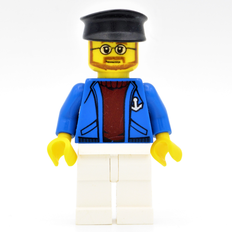 Marin, veste bleue ouverte avec ancre sur un pull rouge foncé, jambes blanches, chapeau noir, barbe et lunettes (Sailor, Open Blue Jacket with Anchor over Dark Red Sweater, White Legs, Black Hat, Beard and Glasses)