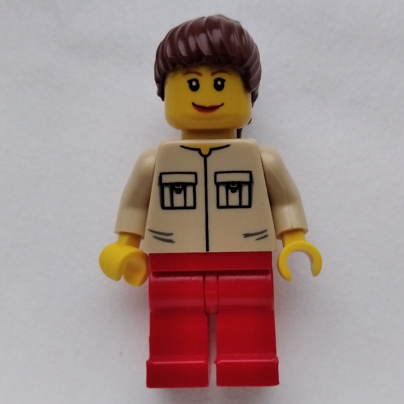 Femme, chemise beige avec deux poches, jambes rouges, cheveux brun rougeâtre (Woman, Tan Shirt with Two Pockets, Red Legs, Reddish Brown Hair)