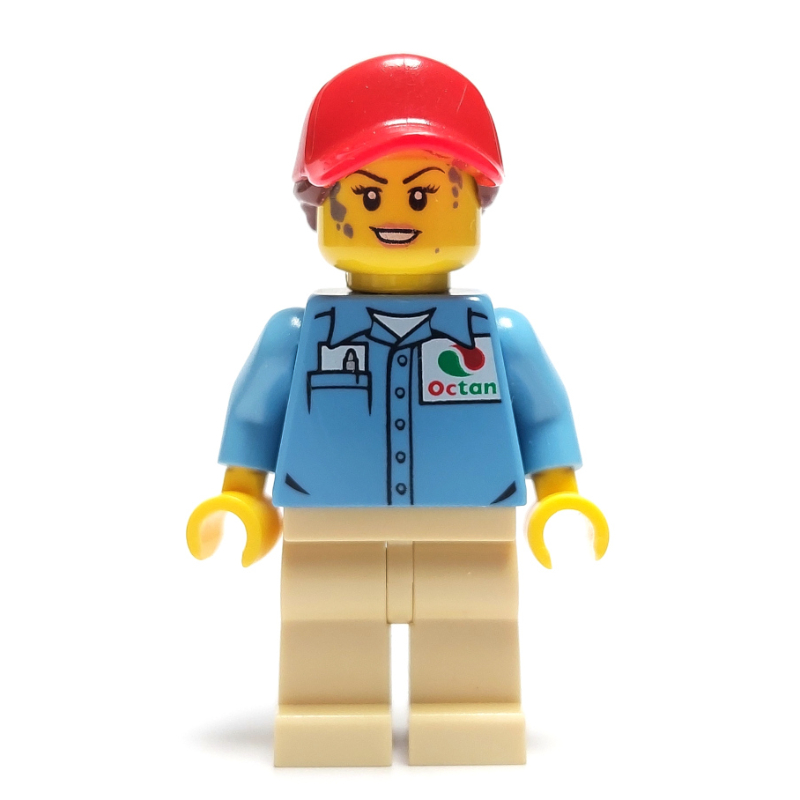 Équipage au sol, chemise bleu moyen avec logo Octan, jambes beige, casquette rouge avec cheveux (Ground Crew, Medium Blue Shirt with Octan Logo, Tan Legs, Red Cap with Hair)