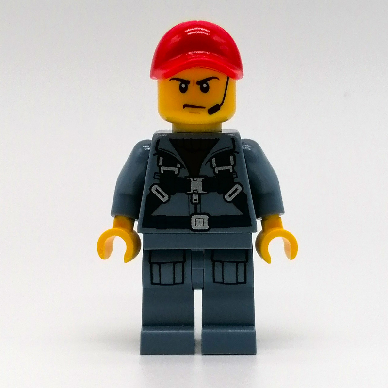 Explorateur marin, combinaison bleu sable, casquette rouge, micro-casque (Marine Explorer, Sand Blue Jumpsuit, Red Cap, Headset)