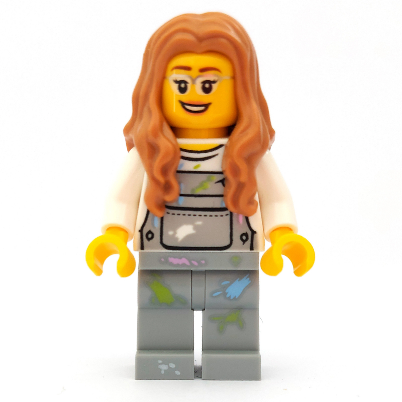 Femme, salopette gris clair bleuté avec taches de peinture, cheveux nougat moyen, lunettes (Woman, Light Bluish Gray Overalls with Paint Stains, Medium Nougat Hair, Glasses)