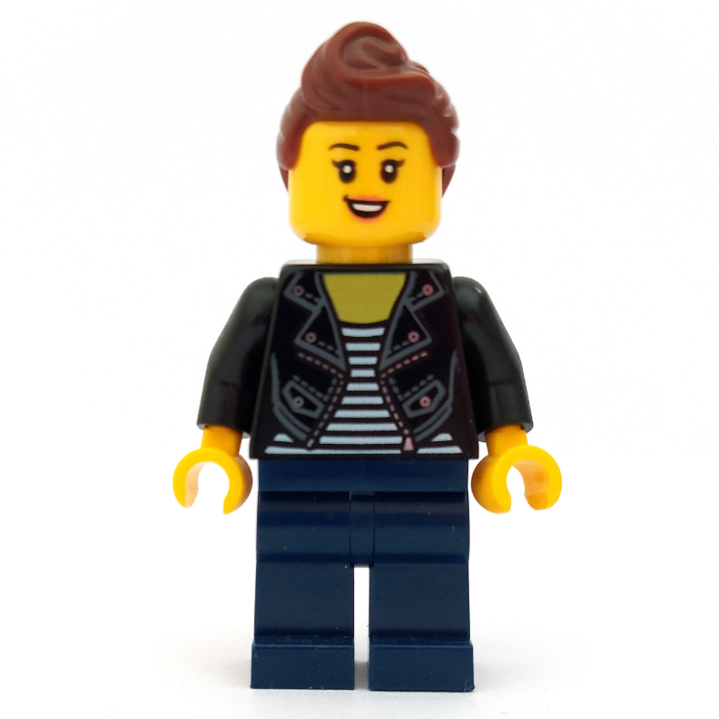 Femme, veste noire ouverte sur haut rayé noir et blanc, jambes bleu foncé, cheveux brun rougeâtre (Woman, Open Black Jacket over Black and White Striped Top, Dark Blue Legs, Reddish Brown Hair)
