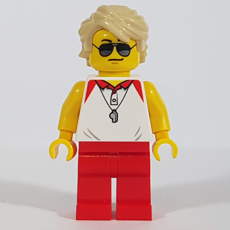 Sauveteur, polo blanc avec sifflet, jambes rouges, cheveux beiges, lunettes de soleil (Lifeguard, White Polo Shirt with Whistle, Red Legs, Tan Hair, Sunglasses)