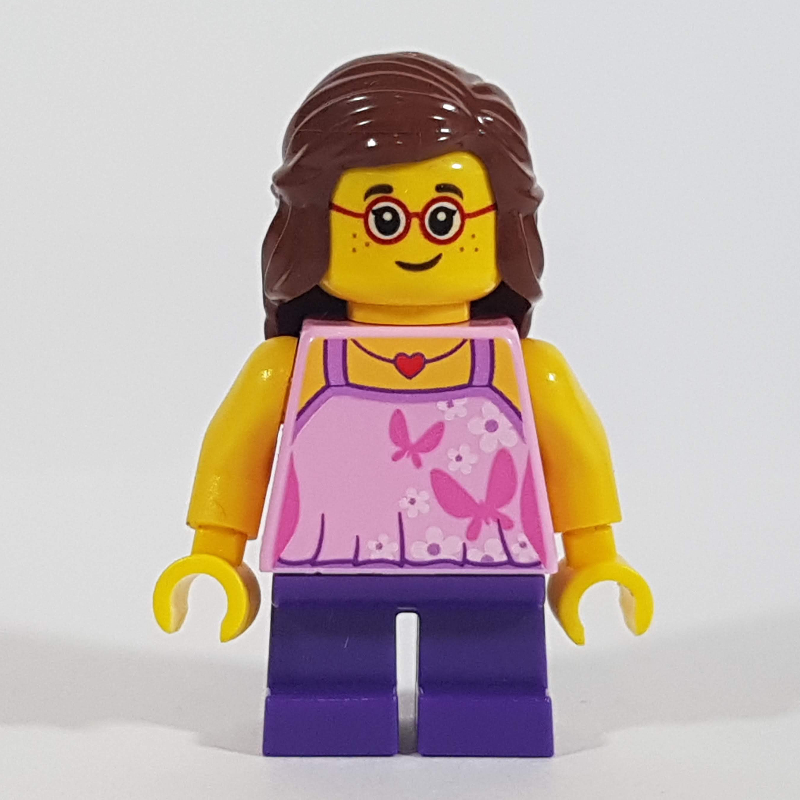 Fille, haut rose vif avec des papillons, jambes pourpre foncé, cheveux brun rougeâtre, lunettes (Girl, Bright Pink Top with Butterflies, Dark Purple Legs, Reddish Brown Hair, Glasses)
