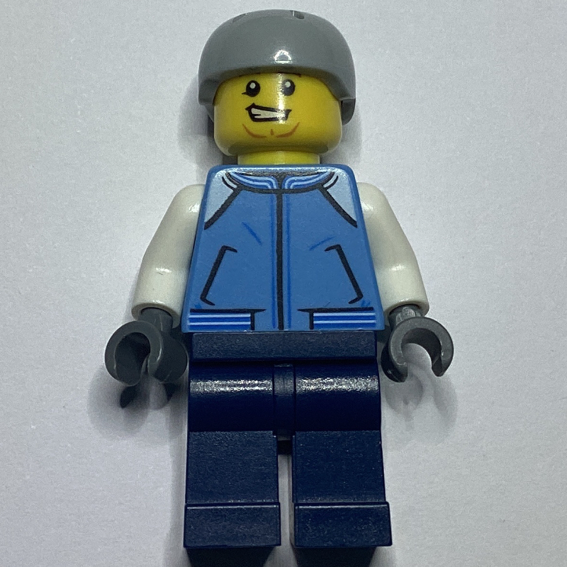 Homme, veste de letterman bleu clair vif, jambes bleu foncé, casque gris bleuté clair (Man, Bright Light Blue Letterman Jacket, Dark Blue Legs, Light Bluish Gray Helmet)