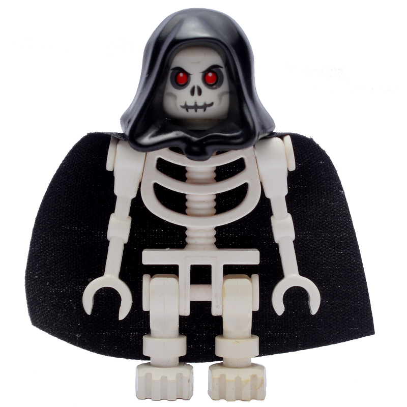 Squelette, yeux rouges, capuche noire et cape (Skeleton, Red Eyes, Black Hood and Cape)
