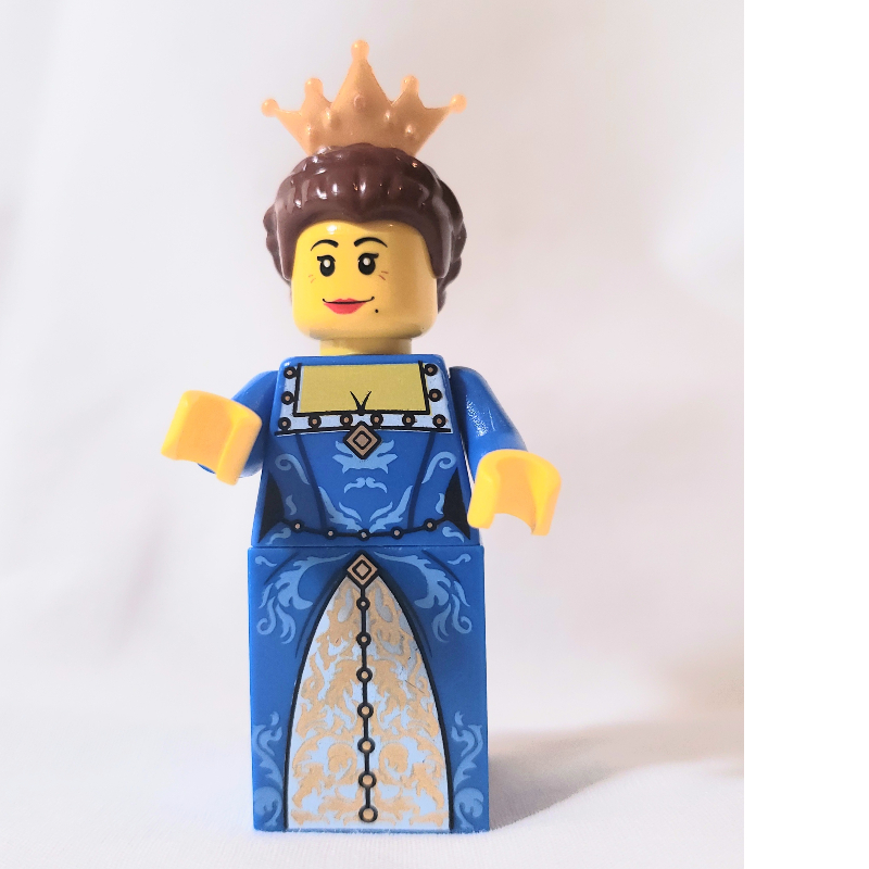 Reine, robe bleue, couronne (Queen, Blue Dress, Crown)