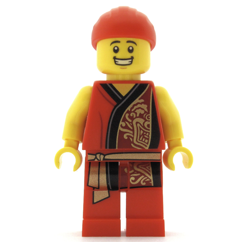 Homme, robe rouge avec ceinture de ceinture d'or, bandana rouge, grand sourire (Man, Red Robe with Gold Sash Belt, Red Bandanna, Big Smile)