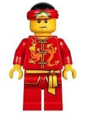 Homme, robe rouge avec cravates et ceinture à ceinture, enveloppement de tête rouge, air sévère (Man, Red Robe with Ties and Sash Belt, Red Head Wrap, Stern)