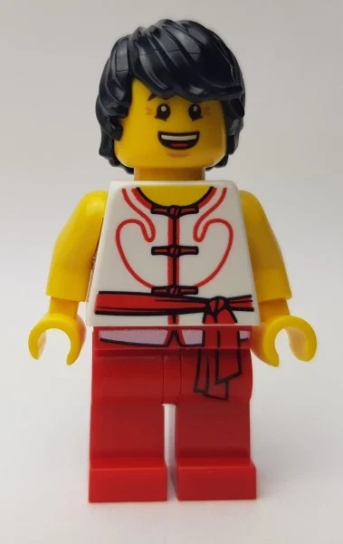Pilote de course, robe blanche et rouge avec cravates et ceinture à ceinture, cheveux noirs, grand sourire (Racer, White and Red Robe with Ties and Sash Belt, Black Hair, Big Smile)