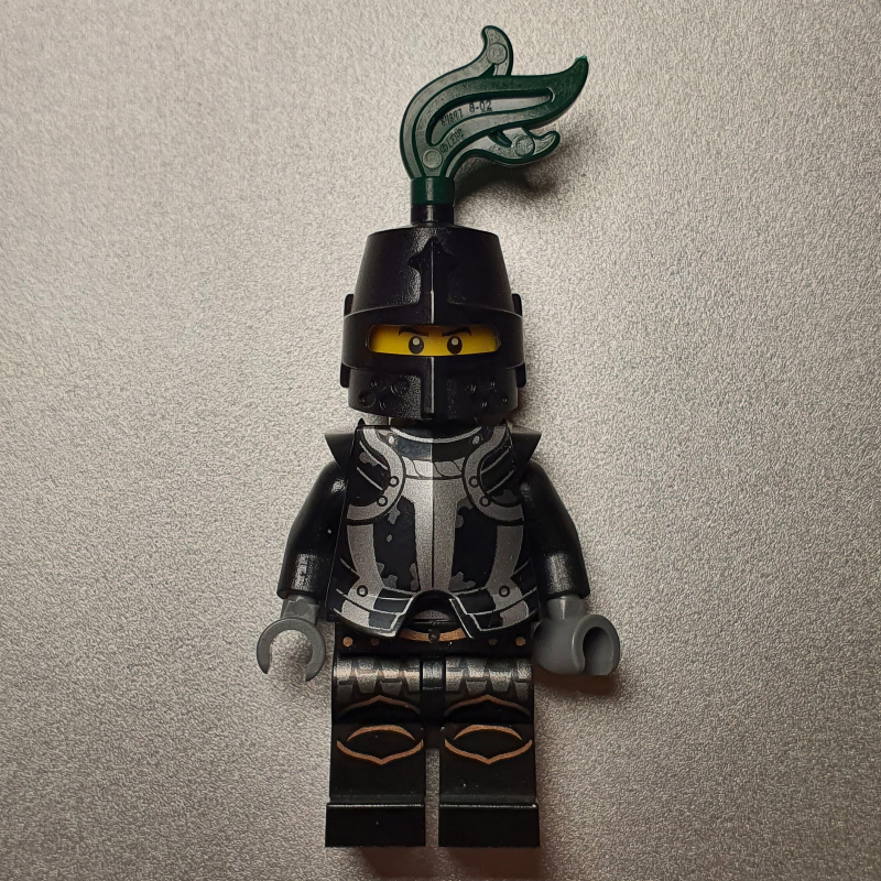 Chevalier faucon, armure, casque avec plume vert foncé (Falcon Knight, Armor, Helmet with Dark Green Plume)