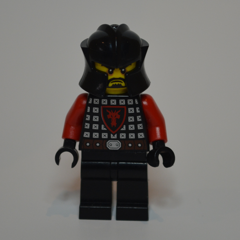Chevalier du Dragon, rouge, casque, barbe noire (Dragon Knight, Red, Helmet, Black Beard)